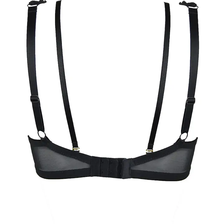 Biustonosz o kroju bralette, miękki z fiszbinami.
Miseczki wykonane zostały z siatki pokrytej bogatą koronką. W dekolcie znajduje się odpinany straps przechodzący na plecy.
Konstrukcja lekka, idelalna na lato, kształtuje biust w naturalny sposób.
Obwód z siatki, model nie posiada bocznej fiszbiny.
Skład surowcowy: 85% Poliamid, 10% Elastan, 5% Poliester.
