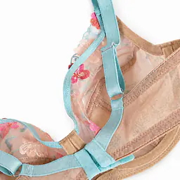 Elegancki biustonosz soft zaprojektowany specjalnie z myślą o dużych biustach. Pełne miseczki wykonane z delikatnej siateczki, ozdobione haftem w pastelowych kolorach, gwarantują idealne podtrzymanie i stabilność w każdej sytuacji. Dzięki dopracowanej konstrukcji znanej z modelu Garden biustonosz pięknie zbiera i modeluje, jednocześnie zapewniając naturalny wygląd. To połączenie stylu, lekkości i maksymalnego komfortu dla kobiet ceniących sobie elegancję na co dzień.
 
Skład: 85% Poliamid, 10% Elastan, 5% Poliester 