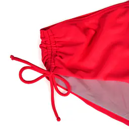 Figi kąpielowe Coral 20006 marki MEDIOLANO to stylowy dół od bikini, który doskonale łączy minimalizm z kobiecą elegancją. Intensywny koralowy kolor pięknie podkreśla opaleniznę i nadaje letniej stylizacji świeżości oraz wyrazistości.
Klasyczny krój z wiązaniami po bokach pozwala na idealne dopasowanie do sylwetki, zapewniając komfort i swobodę ruchów. Regulowane troczki umożliwiają indywidualne dopasowanie wysokości oraz obwodu, co sprawia, że model świetnie układa się na ciele.
Wysokiej jakości materiał (80% poliamid, 20% elastan) jest elastyczny, trwały i odporny na działanie chloru oraz promieni UV. Figi Coral 20006 to idealne uzupełnienie biustonosza z tej samej linii, tworząc spójny i modny komplet plażowy.
 
 
Skład surowcowy: 80% Poliamid, 20% Elastan