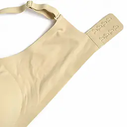 BIUSTONOSZ BEZFISZBINOWY NEL 21002 BEIGE – MEDIOLANO
Lekki i wygodny biustonosz bez fiszbin, stworzony z myślą o komforcie na co dzień. Delikatna wkładka subtelnie modeluje biust i nadaje mu naturalny kształt, bez uczucia usztywnienia. Gładkie wykończenie sprawia, że model dobrze prezentuje się pod dopasowaną odzieżą.
Beżowy kolor pozostaje dyskretny pod jasnymi ubraniami, a regulowane ramiączka i zapięcie z tyłu pozwalają wygodnie dopasować biustonosz do sylwetki. To praktyczny model dla kobiet, które cenią naturalny wygląd, miękkość i swobodę bez fiszbin.Skład surowcowy: 55% Poliamid, 45%Elastan
 